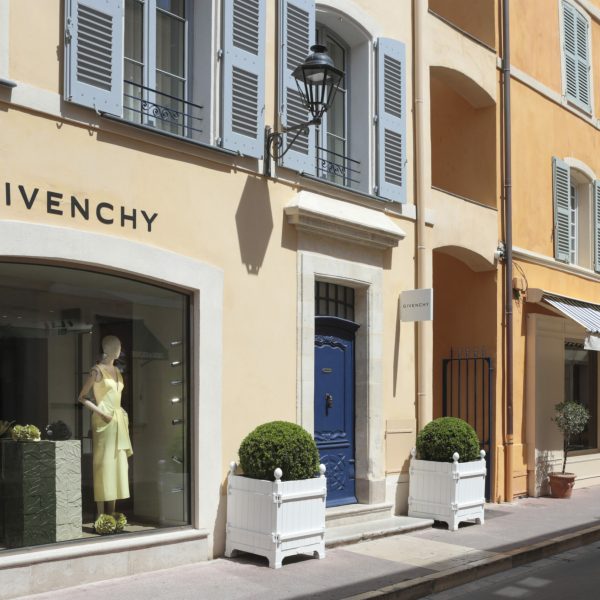 GIVENCHY DÉVOILE SON POP-UP ESTIVAL EXCLUSIF À SAINT-TROPEZ