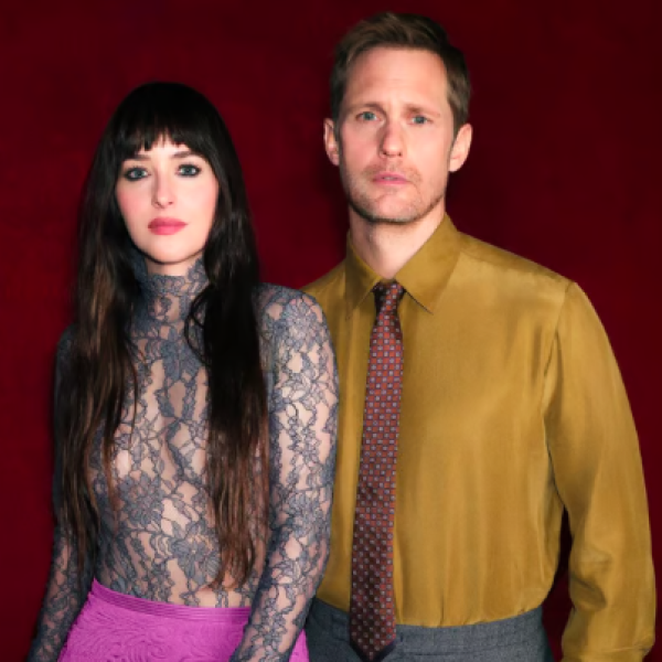 Valentino Beauty choisit Dakota Johnson et Alexander Skarsgård pour sa nouvelle campagne de parfum